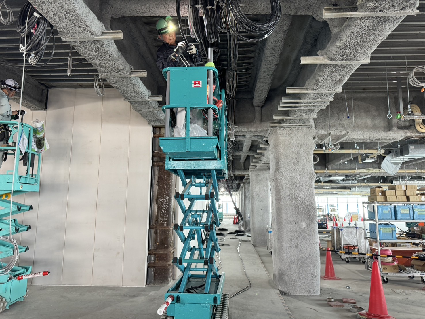 本日紹介するのは高所作業車です